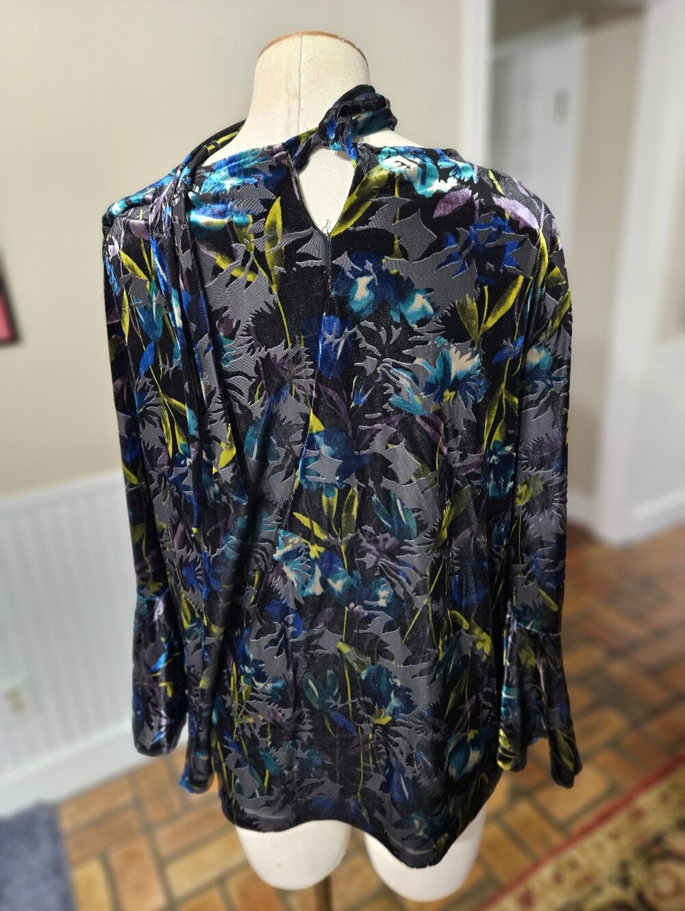 The Limited Velvet Floral Bell Sleeve Top Large - Picture 3 of 4